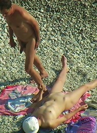 Horny guy check out the twat of his girl on a beach